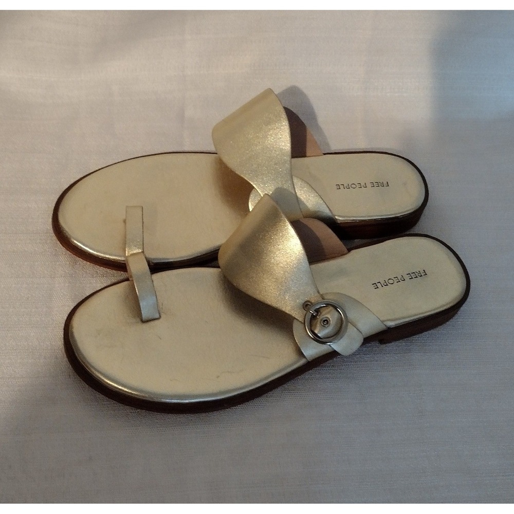 Free People Womens side Buckle Sandals US 9 Gold Leather Slip On